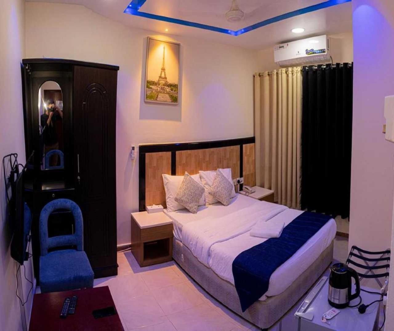 Sharjah Plaza Hotel Esterno foto